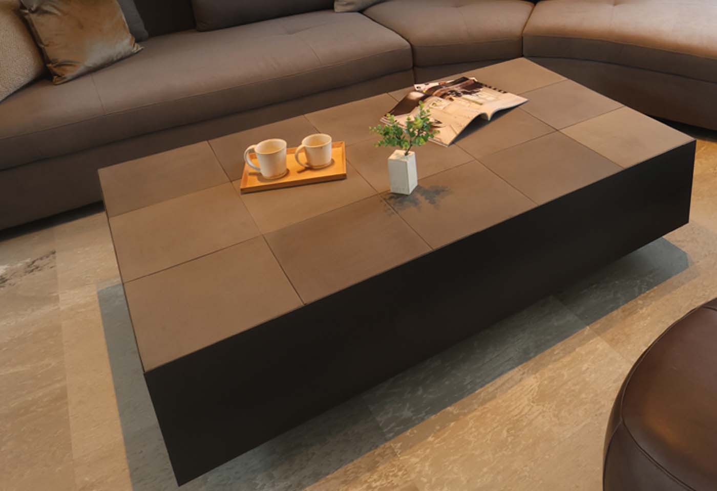 ART 04_リビングルームのローテーブル /カトラリーレスト等小物