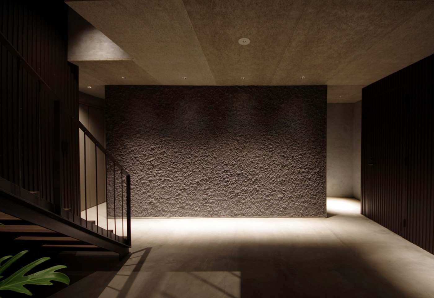 ART 05_エントランスの土壁